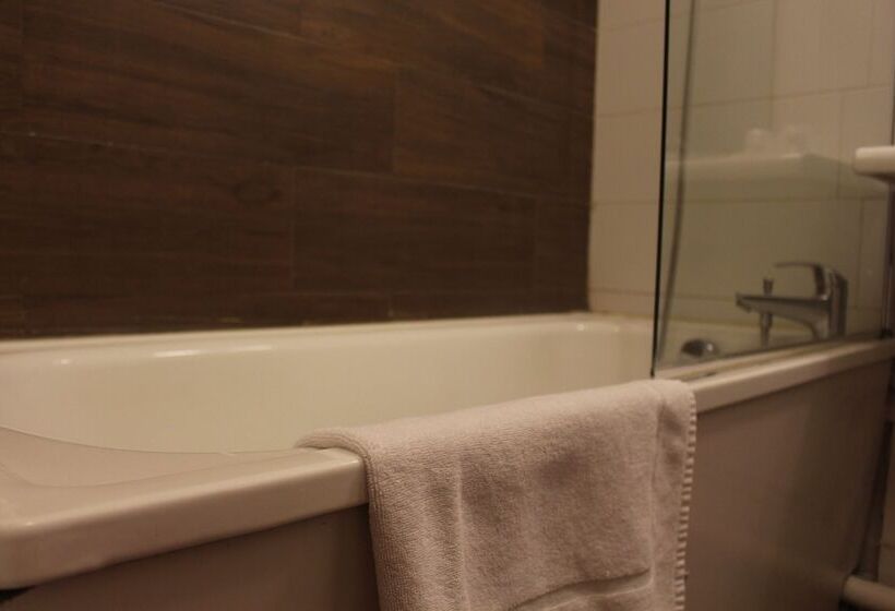 Четырехместный Номер Стандарт, Euro Hôtel Paris Créteil