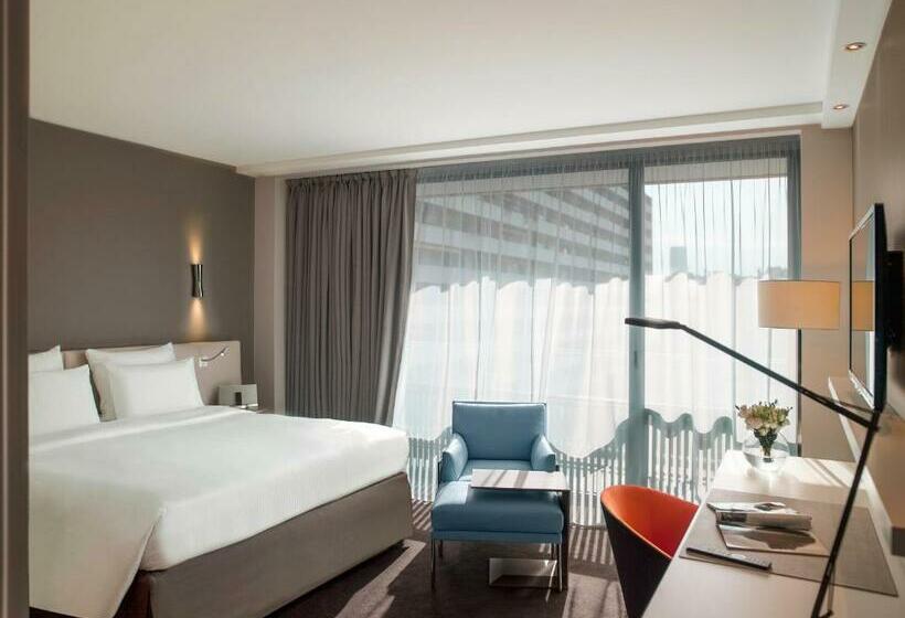 キングサイズベッドのクラシックルーム, Pullman Paris Tour Eiffel
