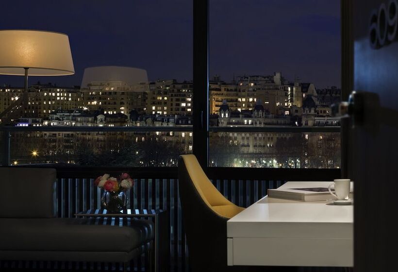 景色の見えるデラックスルーム, Pullman Paris Tour Eiffel