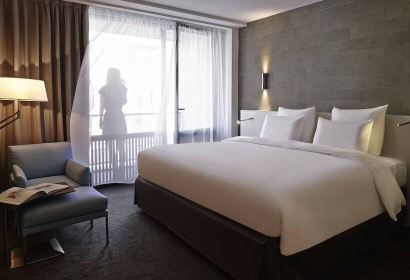 景色の見えるスイートルーム, Pullman Paris Tour Eiffel