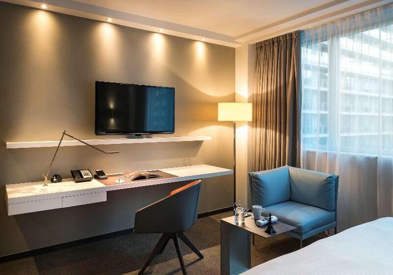 景色の見えるスーペリアルーム, Pullman Paris Tour Eiffel