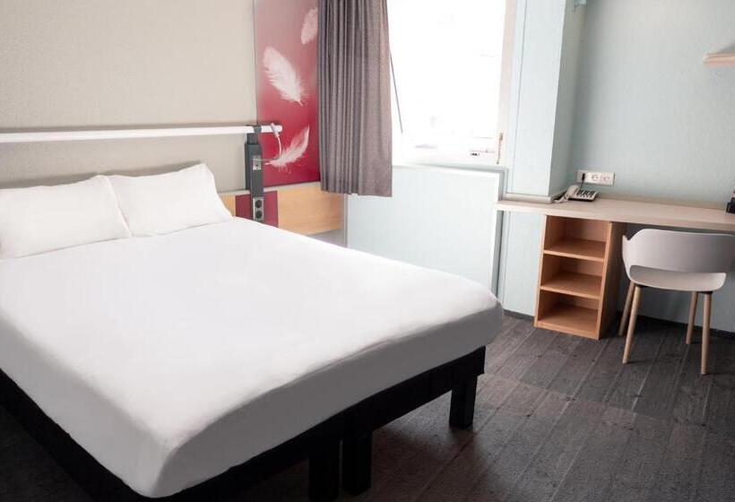 Номер Стандарт, Ibis Paris Gennevilliers