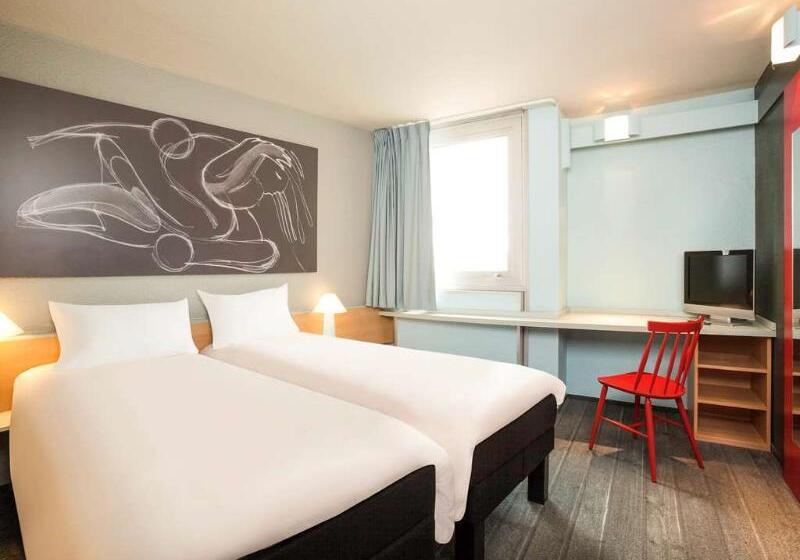 Номер Стандарт, Ibis Paris Gennevilliers