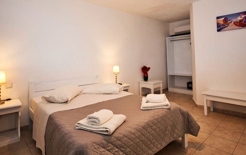 Номер Стандарт Вид на Бассейн, Caldera View Resort   Adults Only