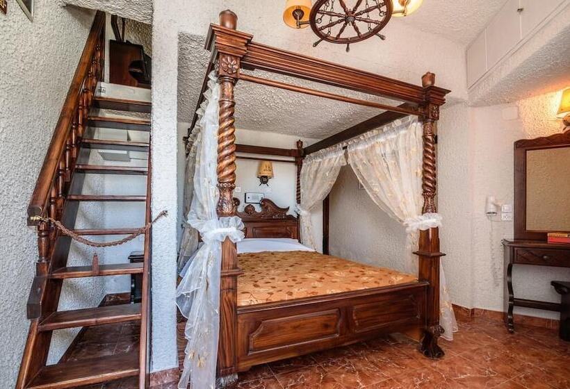 家庭间, Porto Perissa