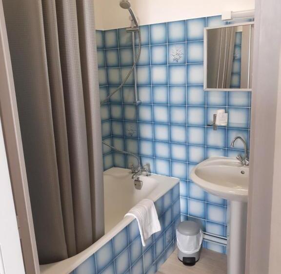 Номер Стандарт Трехместный, Hôtel De France