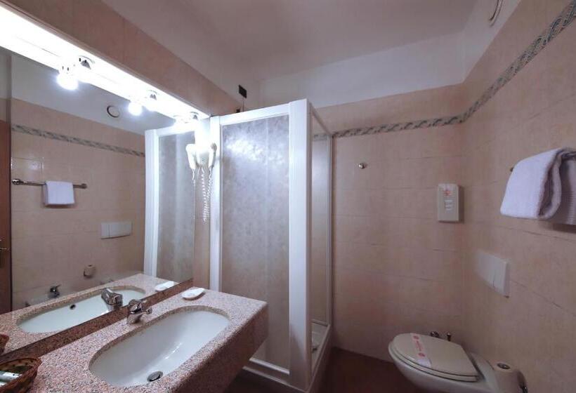 Номер Престиж, Monica Hotel Fiera