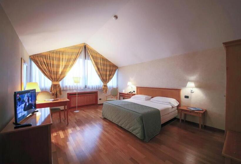 Пентхаус, Monica Hotel Fiera