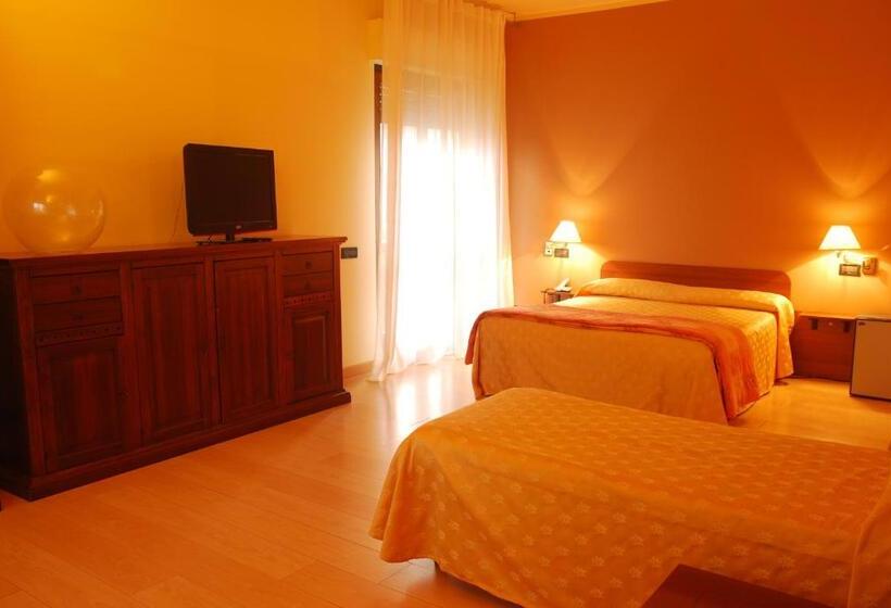 Семейный Номер, Nuovo Hotel Vigevano