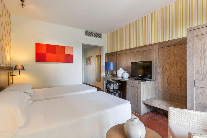 Номер Стандарт Трехместный, Villasanpaolo Resort & Spa