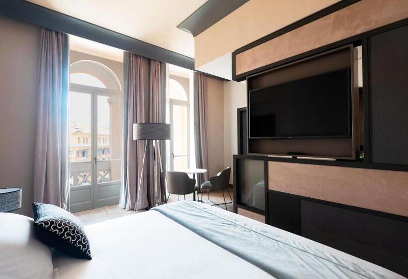 سوییت جونیور, Amadomus Luxury Suites