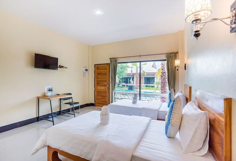 수피리어 룸 풀장 전망, Tontan Resort Chaam