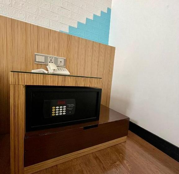 Трехместный Номер Deluxe, New World Express Motel