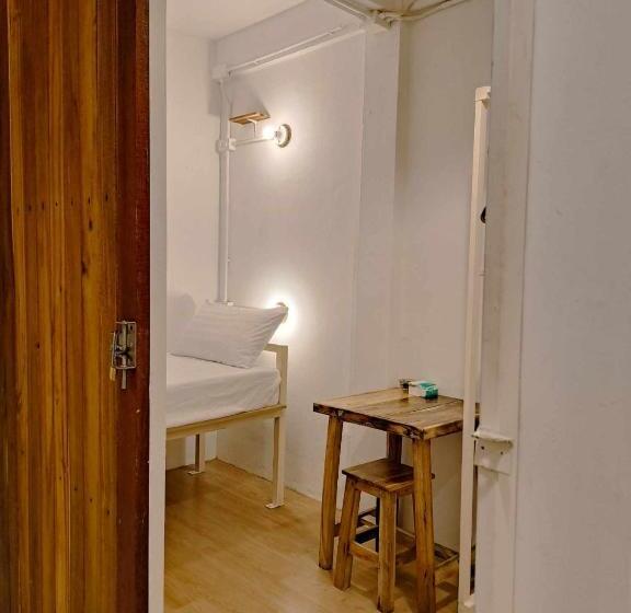 اتاق استاندارد یک تخته با سرویس بهداشتی مشترک, 8 Sleeper Street Guesthouse