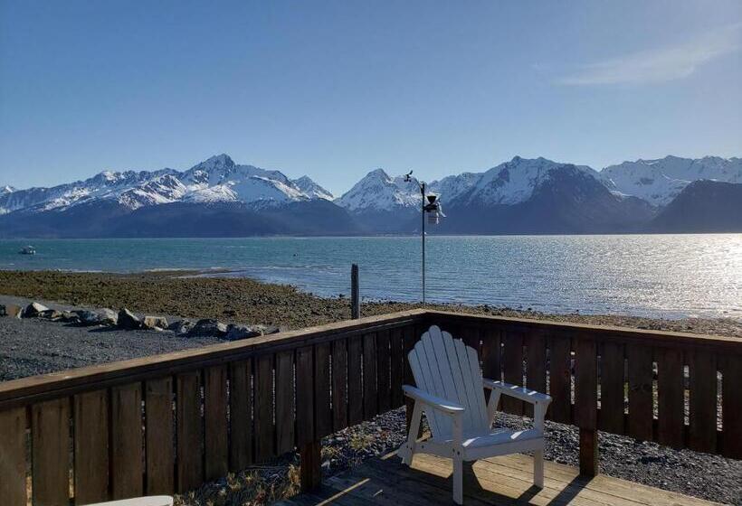 بانگلوی استاندارد, Resurrection Lodge On The Bay