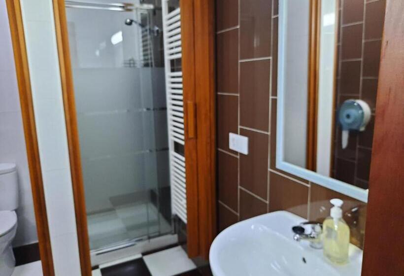 تختخواب در اتاق مشترک, La Casa De Mi Abuela