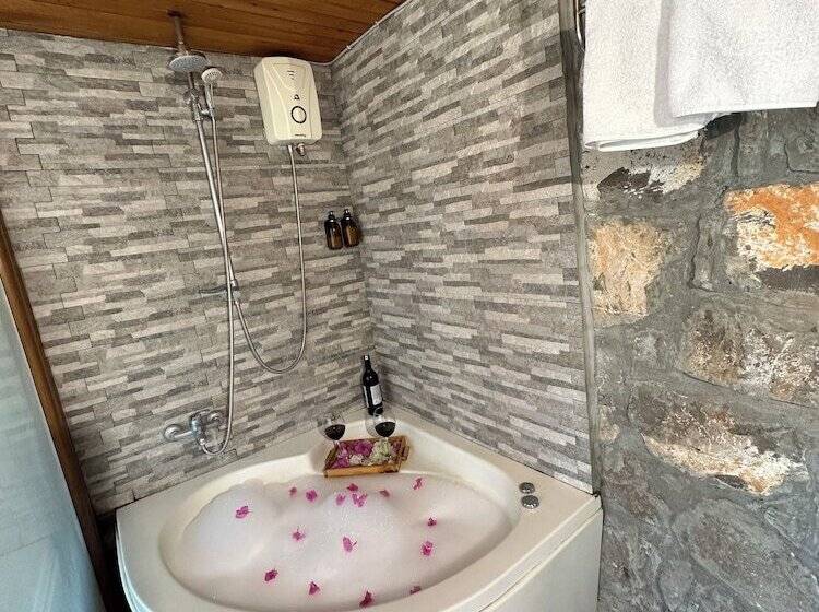 Quarto Estandar, Kabak Armes