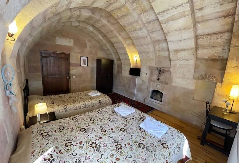 اتاق استاندارد سه نفره, Karadut Cave