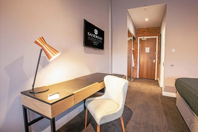 اتاق استاندارد با تخت بزرگ, Sandman Signature Aberdeen Hotel & Spa