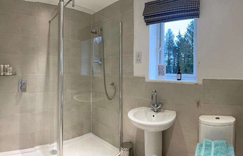 Номер Стандарт, Bricket House