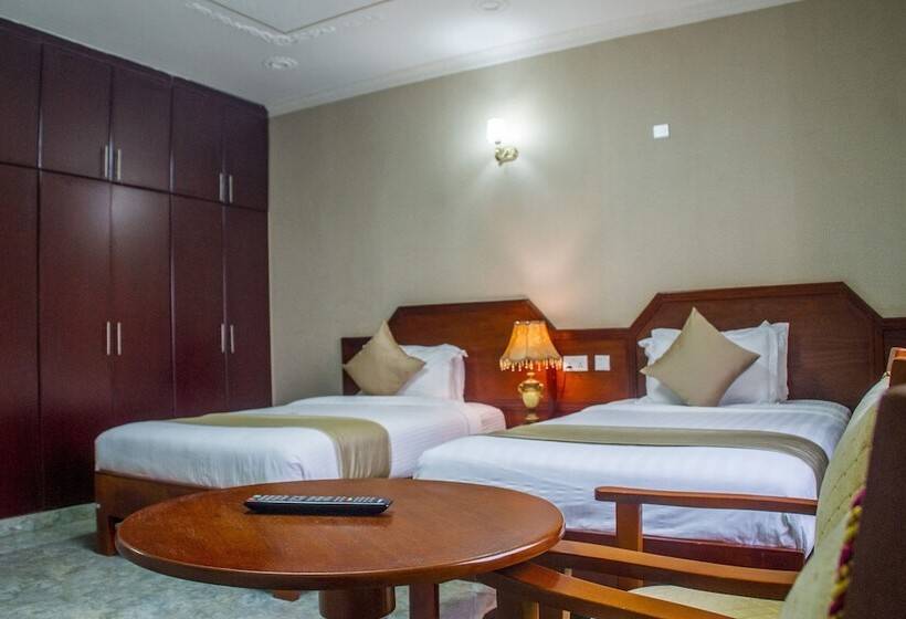اتاق استاندارد, Eliana Kampala
