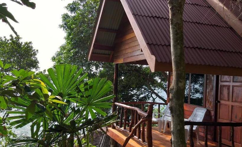بانگلوی سوپریور, Jungle Hill Beach Bungalow