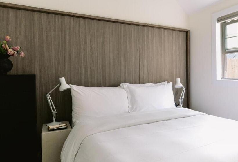 Дом 2 Спальни, The Roundtree, Amagansett