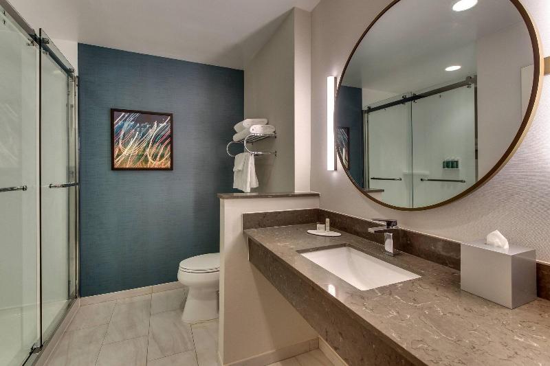 اتاق استاندارد با تخت بزرگ, Fairfield Inn & Suites By Marriott Birmingham Downtown