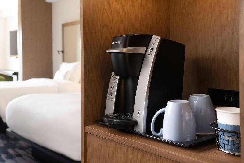带大床的套房, Fairfield Inn & Suites By Marriott South Kingstown Newport Area