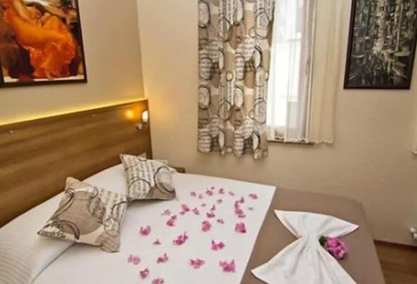 اتاق لوکس, Karya Butik Otel