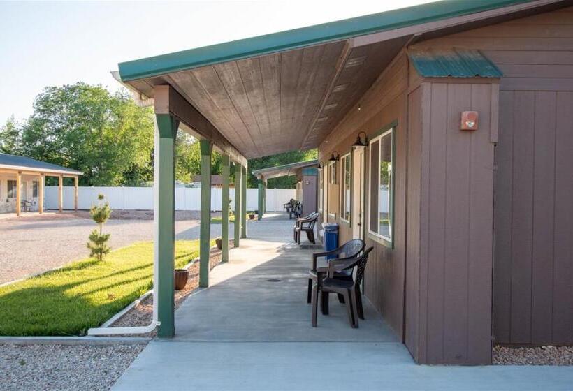 Четырехместный Номер Стандарт, Hurricane Hideaway Lodging