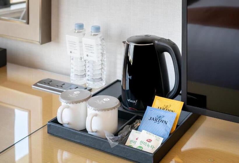 Полулюкс, Jeju Sun Hotel & Casino