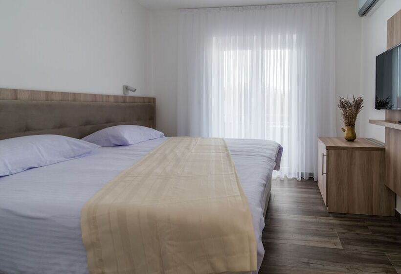 اتاق اساندارد با چشم‌انداز جانبی به دریا, Apartments & Rooms Lavanda