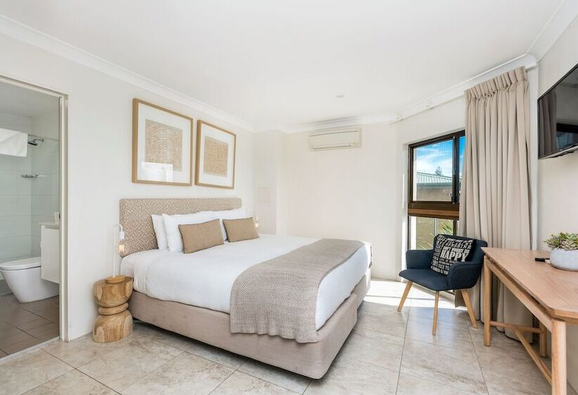 ペントハウス２ベッドルームアパート, Bayview Beachfront Apartments, In Town Right On The Beach