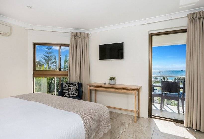 ペントハウス２ベッドルームアパート, Bayview Beachfront Apartments, In Town Right On The Beach