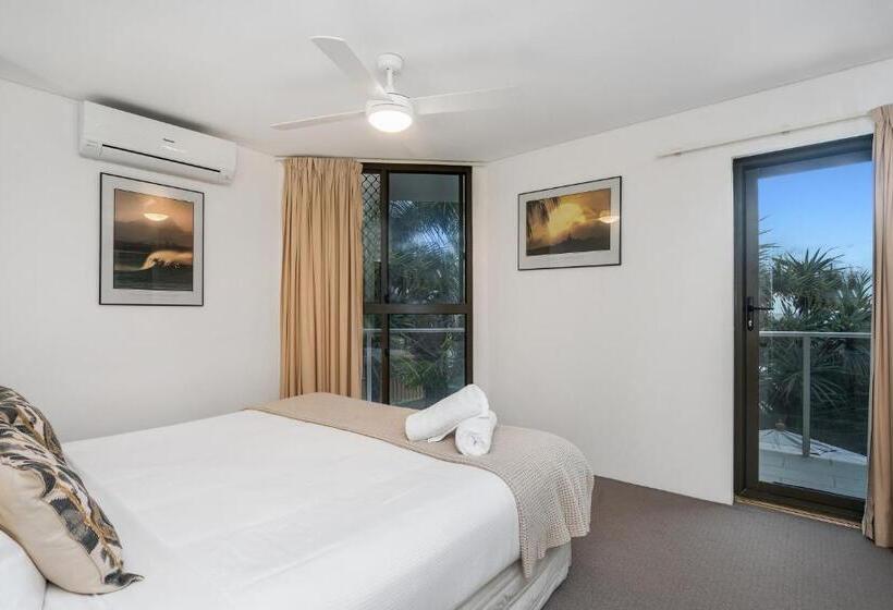 オーシャンビューの２ベッドルームデラックスアパート, Bayview Beachfront Apartments, In Town Right On The Beach