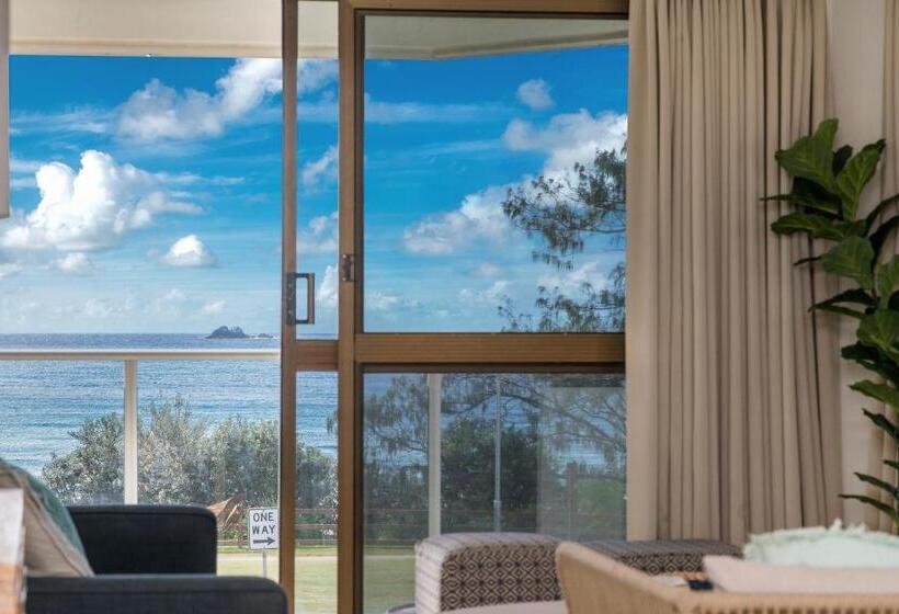 ペントハウス２ベッドルームアパート, Bayview Beachfront Apartments, In Town Right On The Beach