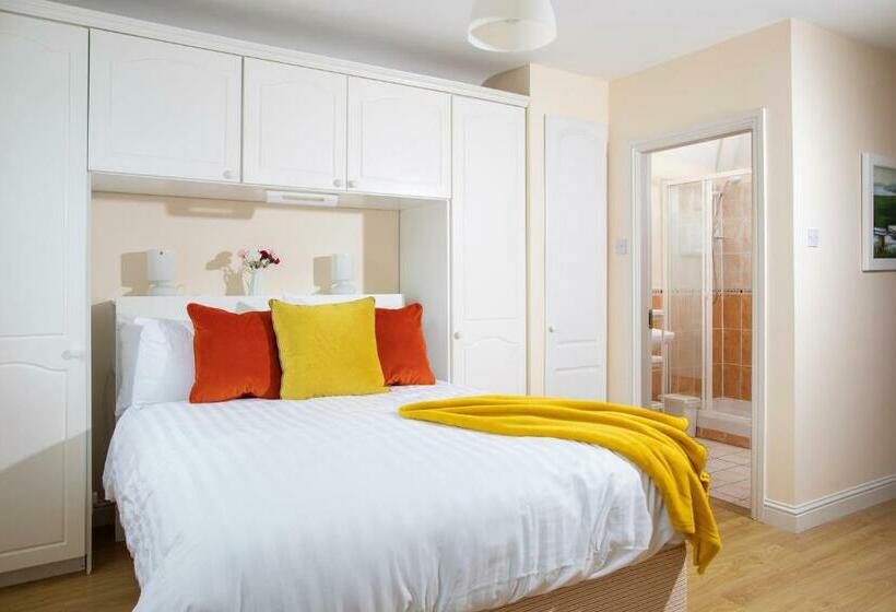 Апартаменты 2 Спальни, The Wooden House   Room Only Accomodation