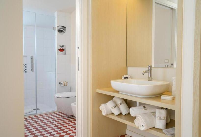 Люкс Повышенной Комфортности, Suite Hotel L Oasi Di Riaci