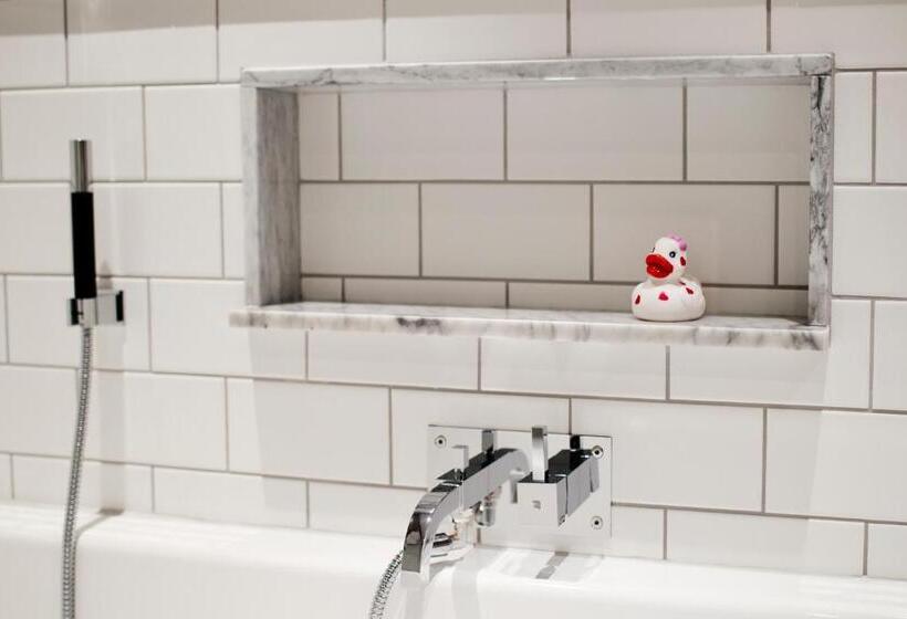Номер Deluxe, Varbergs Stadshotell & Asia Spa