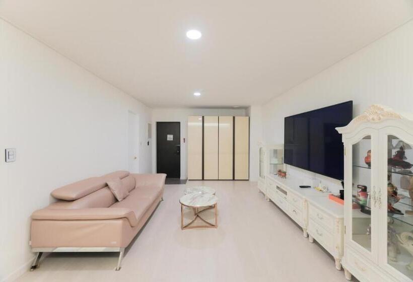 Family Suite, Elysian