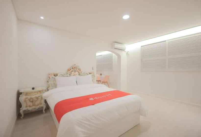 Family Suite, Elysian