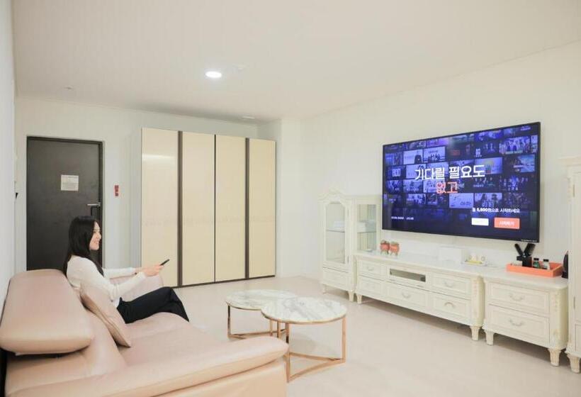 Family Suite, Elysian