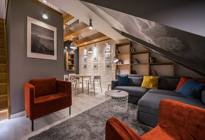 管理人员工作室, Revelton Studios Karlovy Vary