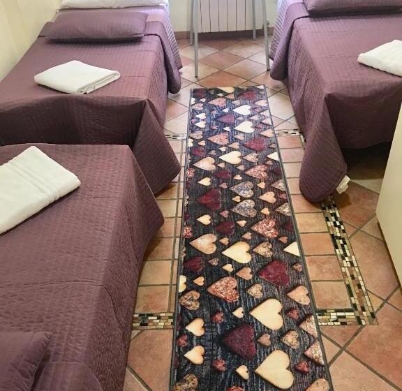 تختخواب در اتاق مشترک, Zidan Guest House