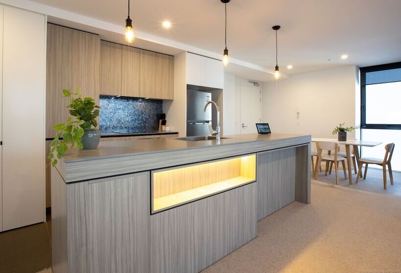 آپارتمان 1 خوابه با چشم‌انداز جانبی دریا, Qube Broadbeach