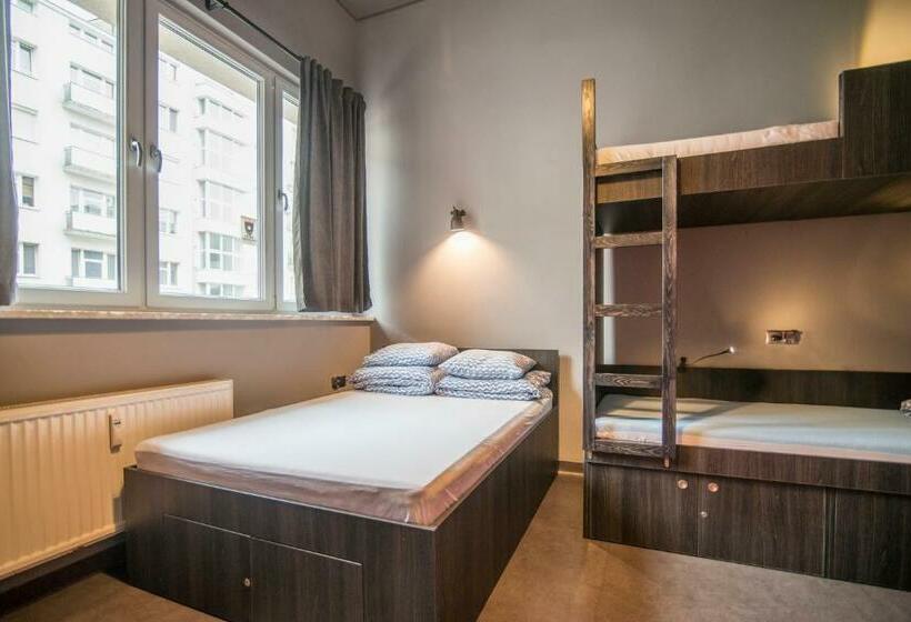 Четырехместный Номер Deluxe, 110 Hostel