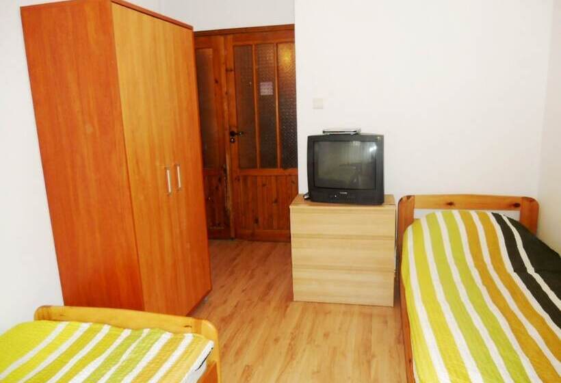 Семейный Номер Совместный Санузел, Folks Village Plowce House