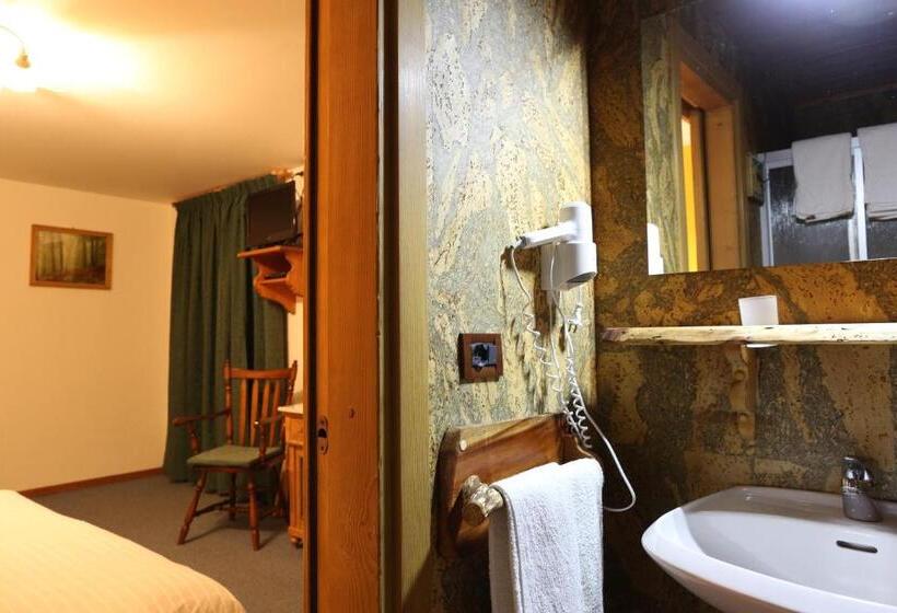 Апартаменты 2 Спальни с Балконом, Albergo Centrale Forni