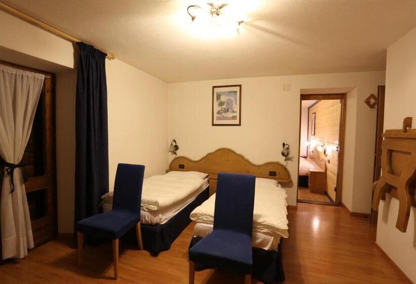 Апартаменты 2 Спальни с Балконом, Albergo Centrale Forni